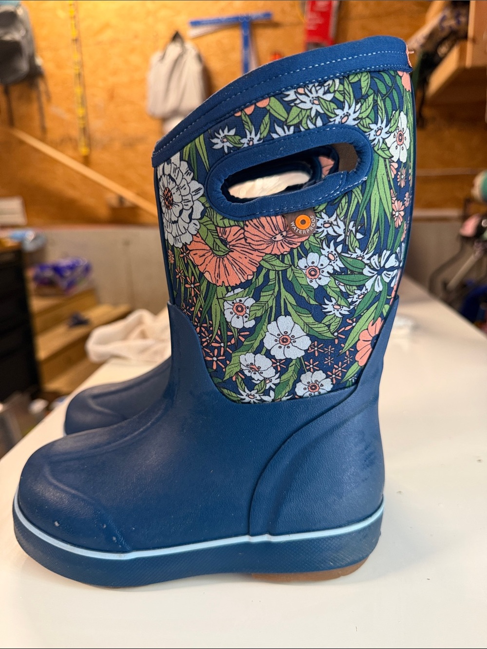 Kids waterproof Bogs size 13 excellent condition